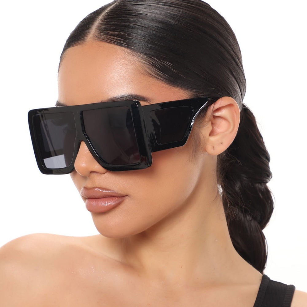 BLACK SHADES